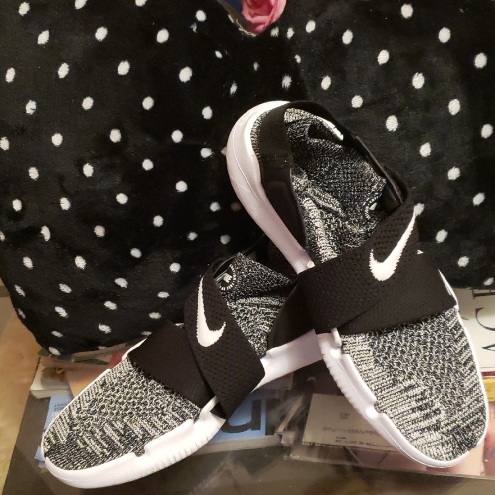 💥Never worn before Nike Free run sneaker💥